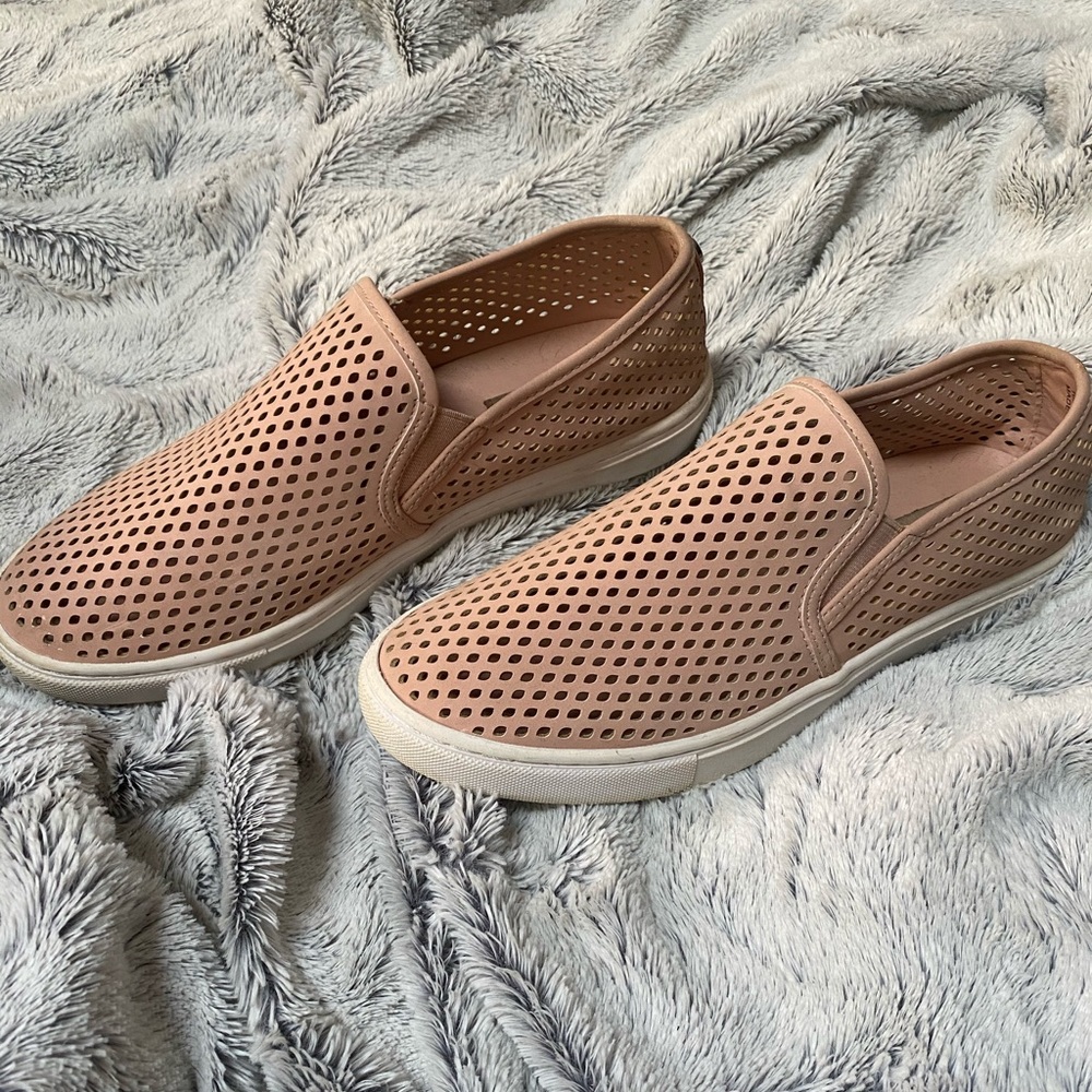 Steve Madden Zarayy slip on shoes 10 beige